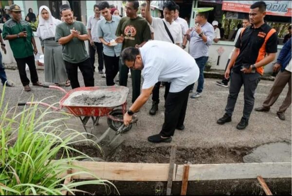 Respon Cepat ADIL Tanggapi Keluhan Masyarakat, Bahu Jalan Amri Tambunan Langsung Di Cor