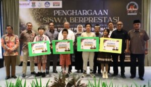 Disdik Berikan Penghargaan Bagi Siswa Berprestasi