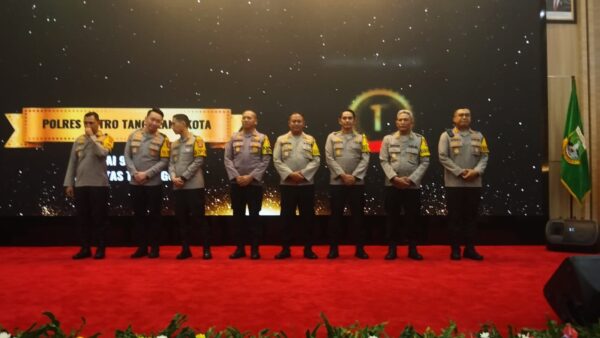 Polresta Tangerang Terima Piagam Penghargaan Penganugerahan Predikat Penilaian Kepatuhan Penyelenggaraan Pelayanan Publik Tahun 2024