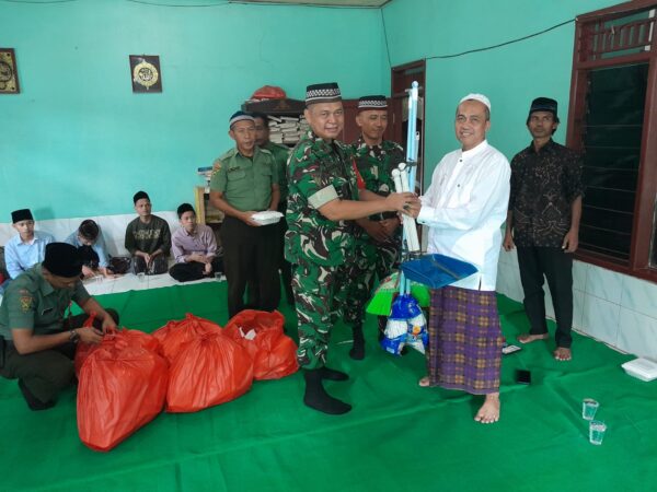 Danramil 05/Balaraja Laksanakan Kegiatan Jum’at Berkah Di Ponpes Fatahul Anwar