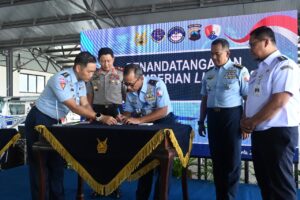 Komandan Lanud Adi Soemarmo Terima Sertifikat Dan Sport Pilot License (SPL)