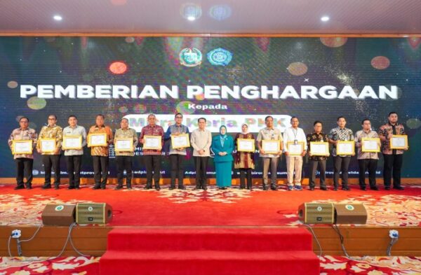 Kadis Kominfo Sumut Terima Penghargaan sebagai Mitra Kerja PKK*