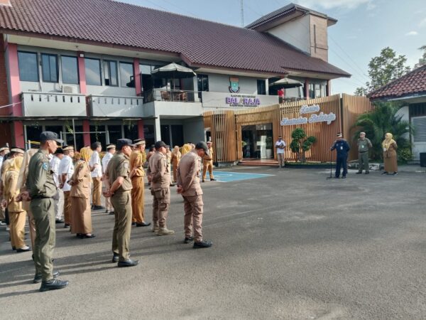 Camat Balaraja Pimpin Apel Pagi dengan Penuh Semangat