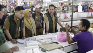 Stabilkan Harga Kebutuhan Pokok, Pj Bupati Tangerang Sidak di Pasar Cisoka