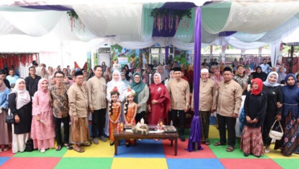 Wabup Intan Hadiri Acara Kelulusan Siswa RA Daarul Muttaqien