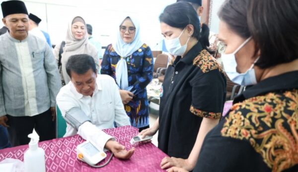 Bupati Tangereng Hadiri Baksos, Pemeriksaan dan Pengobatan Gratis Di Sepatan Timur