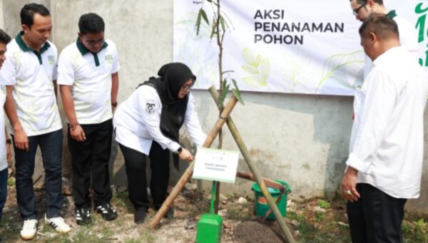 Wabup Intan Hadiri Aksi Penanaman Pohon Hijaukan Bumi Selamatkan Generasi