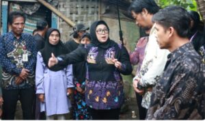 Wabup Intan Tinjau RTLH di Desa Patrasana Kresek