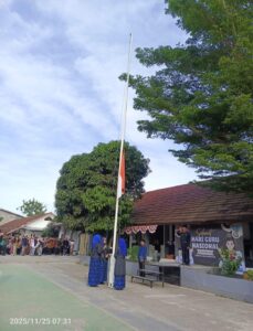 Upacara Peringatan Hari Guru Nasional Dipimpin Wakasek Bidang Humas SMKN 8 Jambe