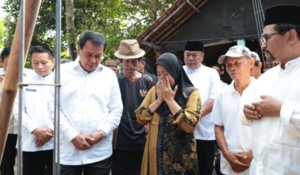 Bupati Tangerang Gerak Cepat Bangun Rumah Roboh Warga Diterjang Puting Beliung