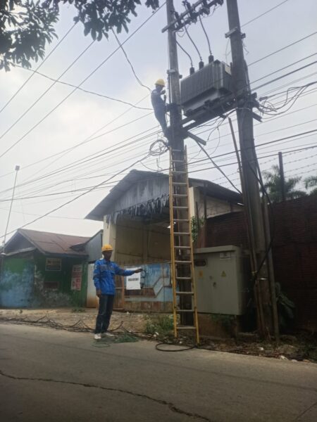 Pemerintah Kab.Tangerang wujudkan Daerah semakin gemilang, Lampu PJU menerangi Desa Cisereh bersinar mantap jasa